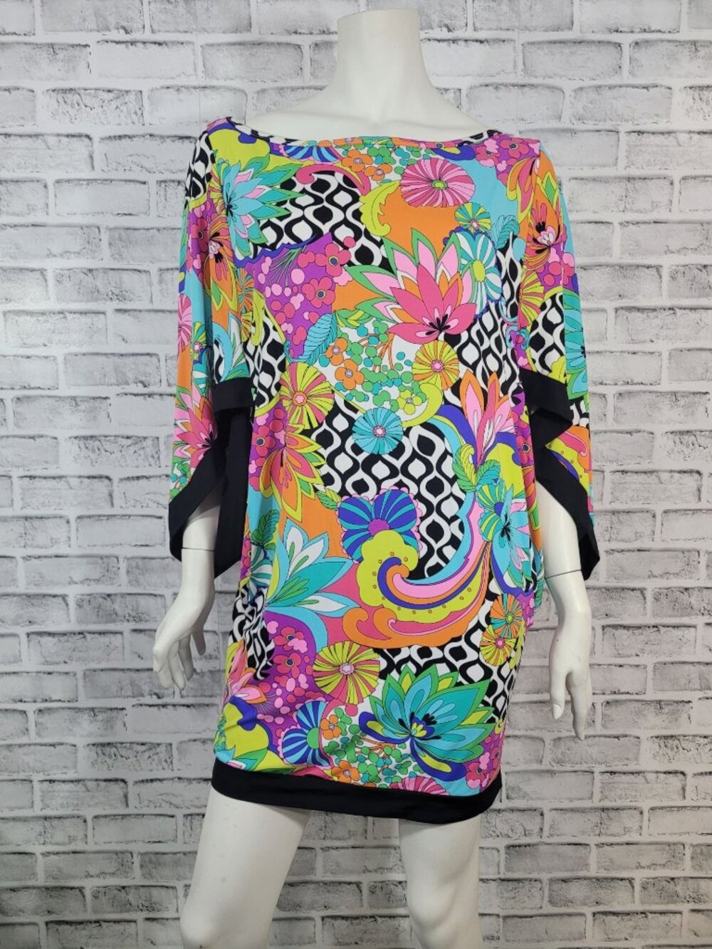 Trina Turk Balboa Tunic Swim Coverup Groovy Retro Floral Size Large Bright